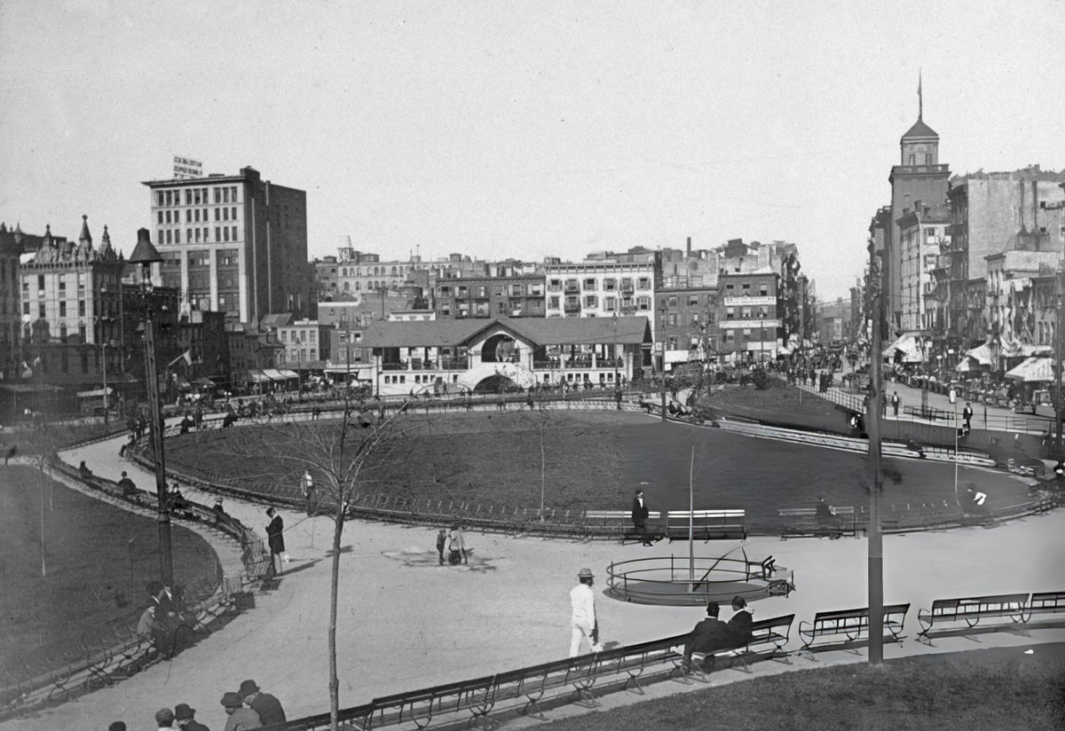 Pedestrians On Pathways At Mulberry Bend Park, New York, 1900.