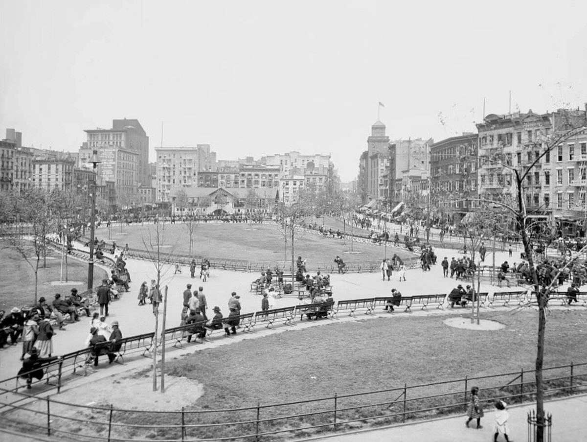 Mulberry Bend, New York, 1905.