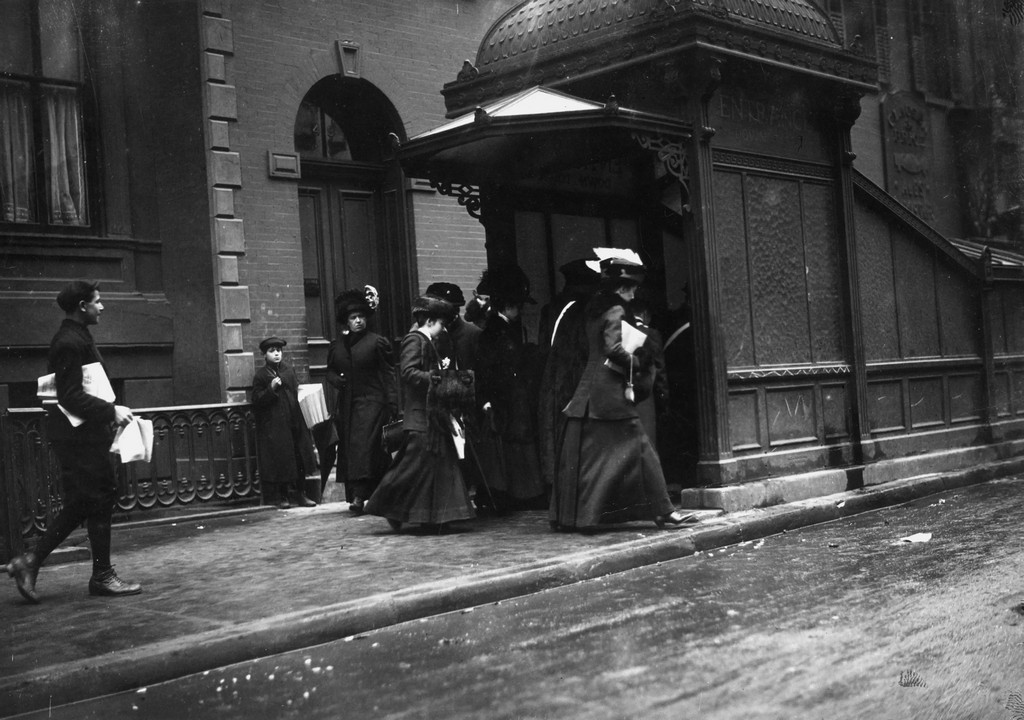 While Rapidly Gaining Popularity, The Subway System Remained Privately Owned Until 1940. Soon After Its Inception, The Subway System Became Popular Among City Residents.