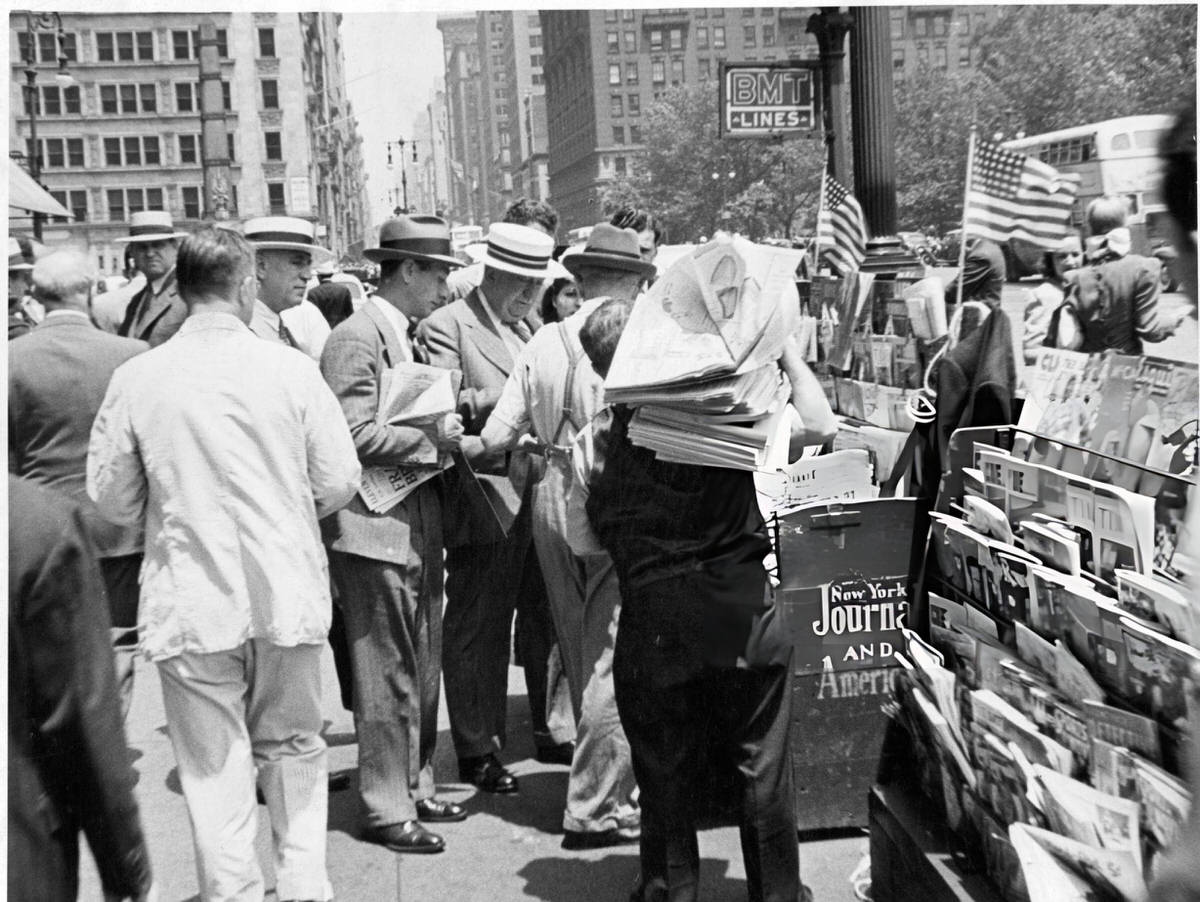 Newsstand At 23Rd Street And 5Th Avenue, New York, 1955.