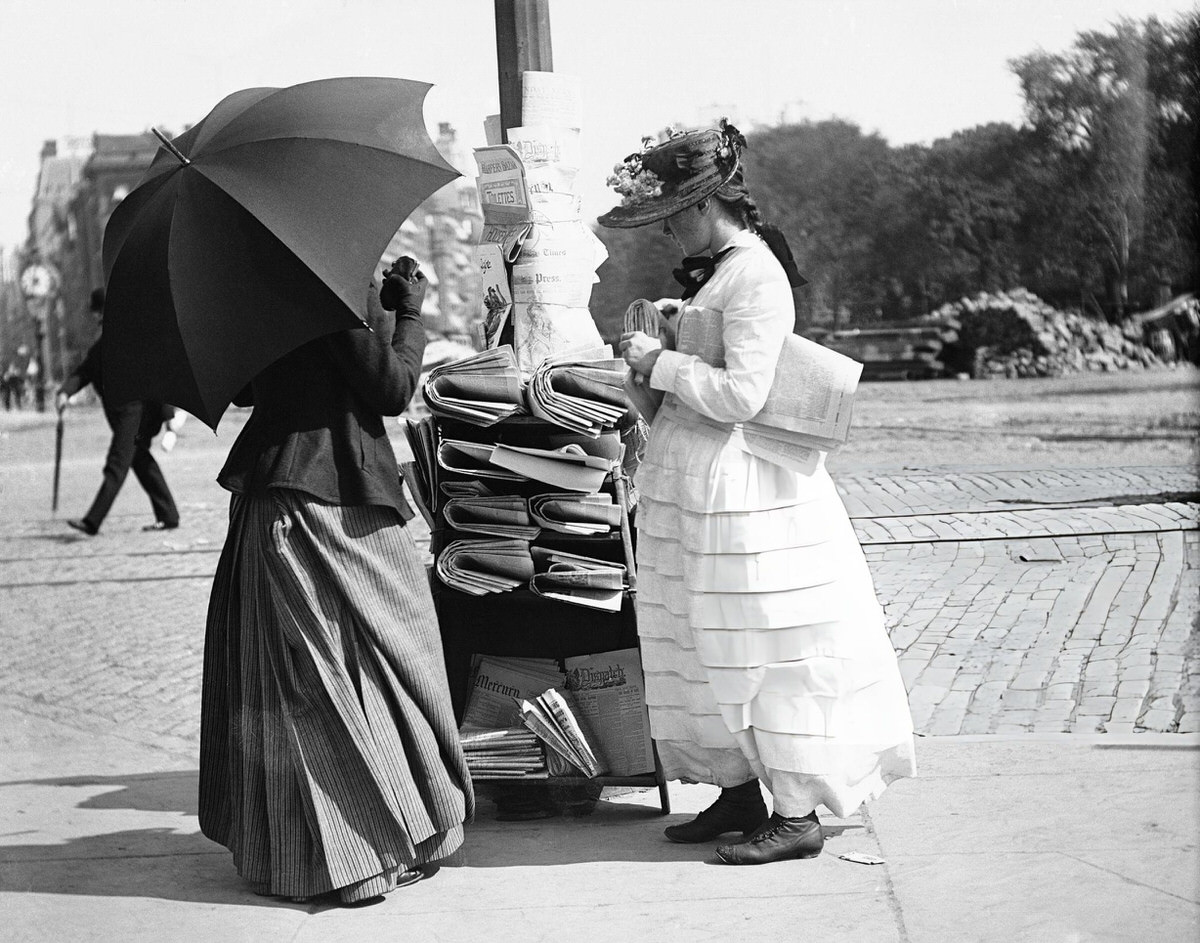 Women Selling Newspapers At 23Rd Street And 5Th Avenue, New York.