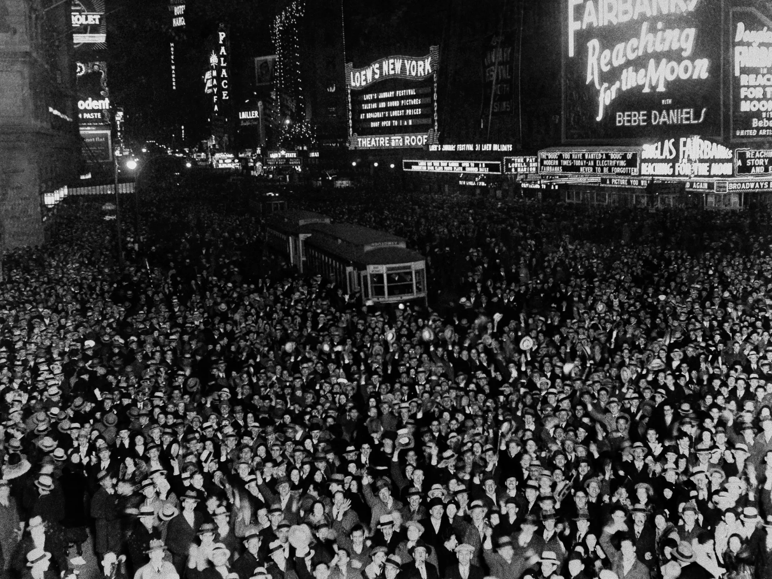 The Crowd At Times Square On December 31, 1930.