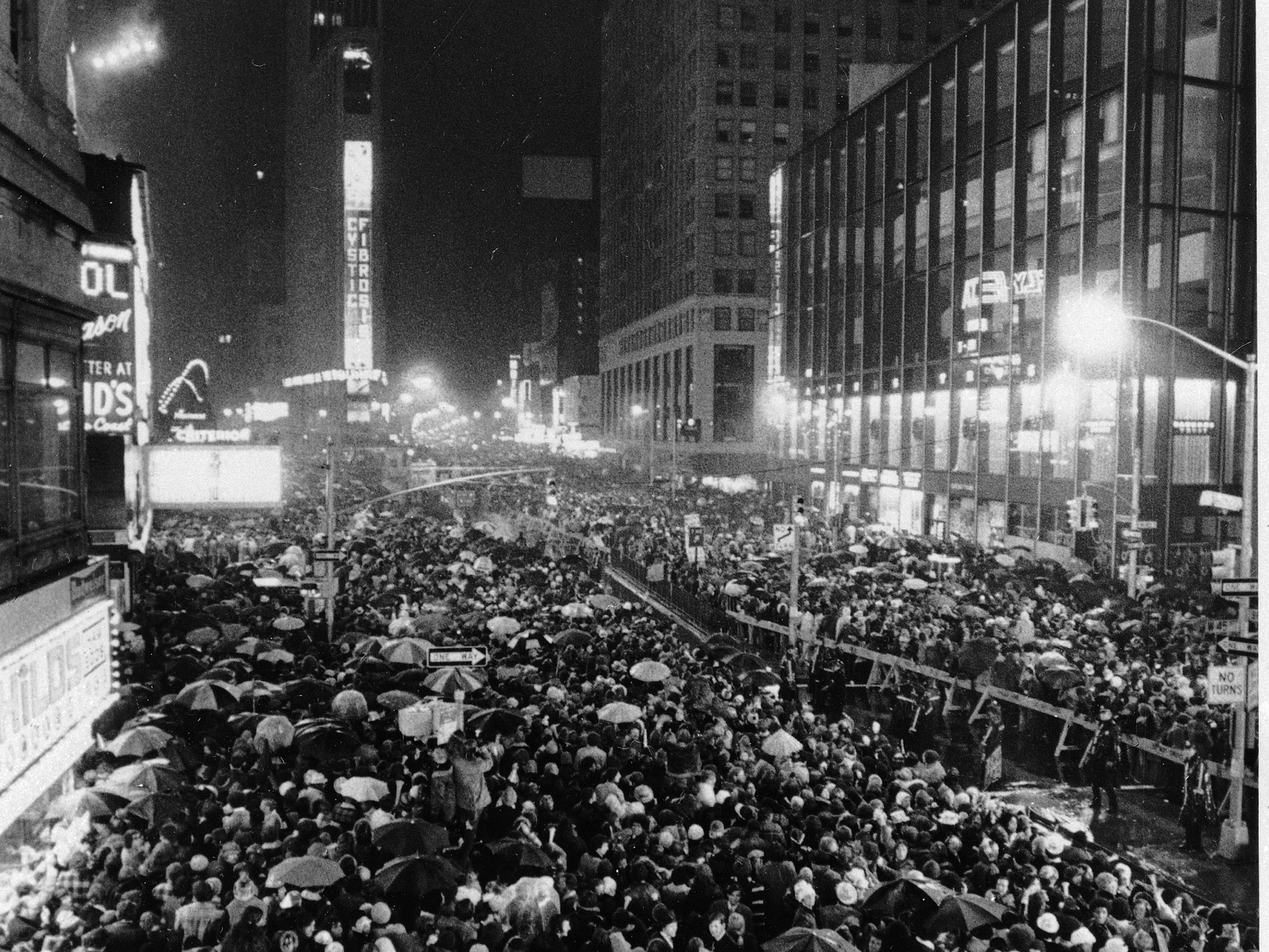 Crowds Jamming New York'S Times Square On December 31, 1974.