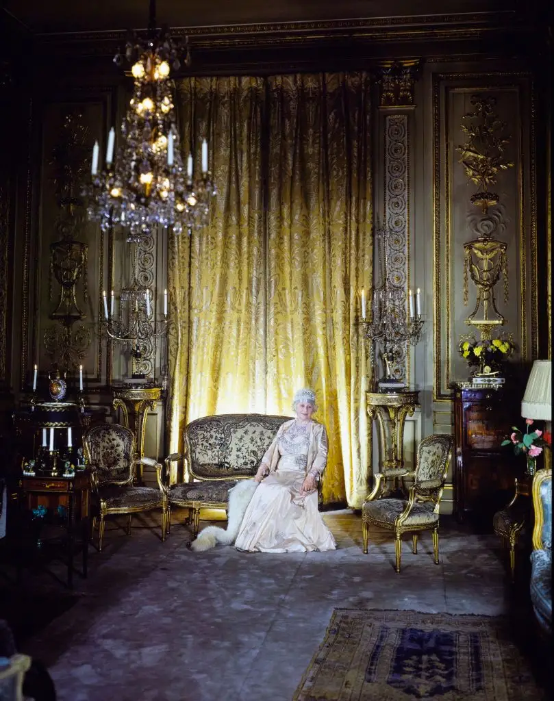 Cornelius Vanderbilt Ii'S Wife, Alice Claypoole Vanderbilt, In The Parlor Of Their Mansion. In 1928, It Was Replaced With A Bergdorf-Goodman Department Store.