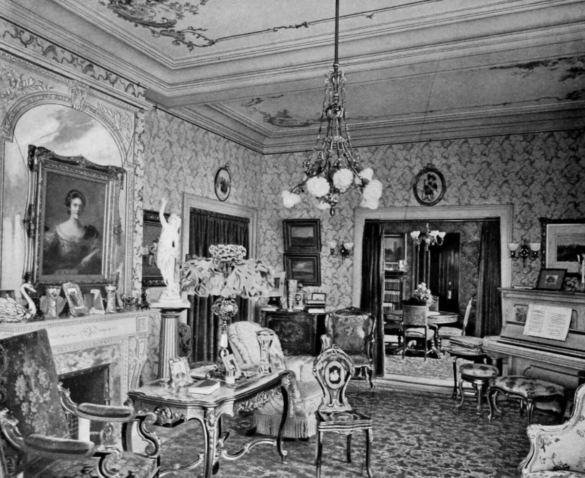 Fifth Avenue Corner Suite Drawing Room At The Astoria.