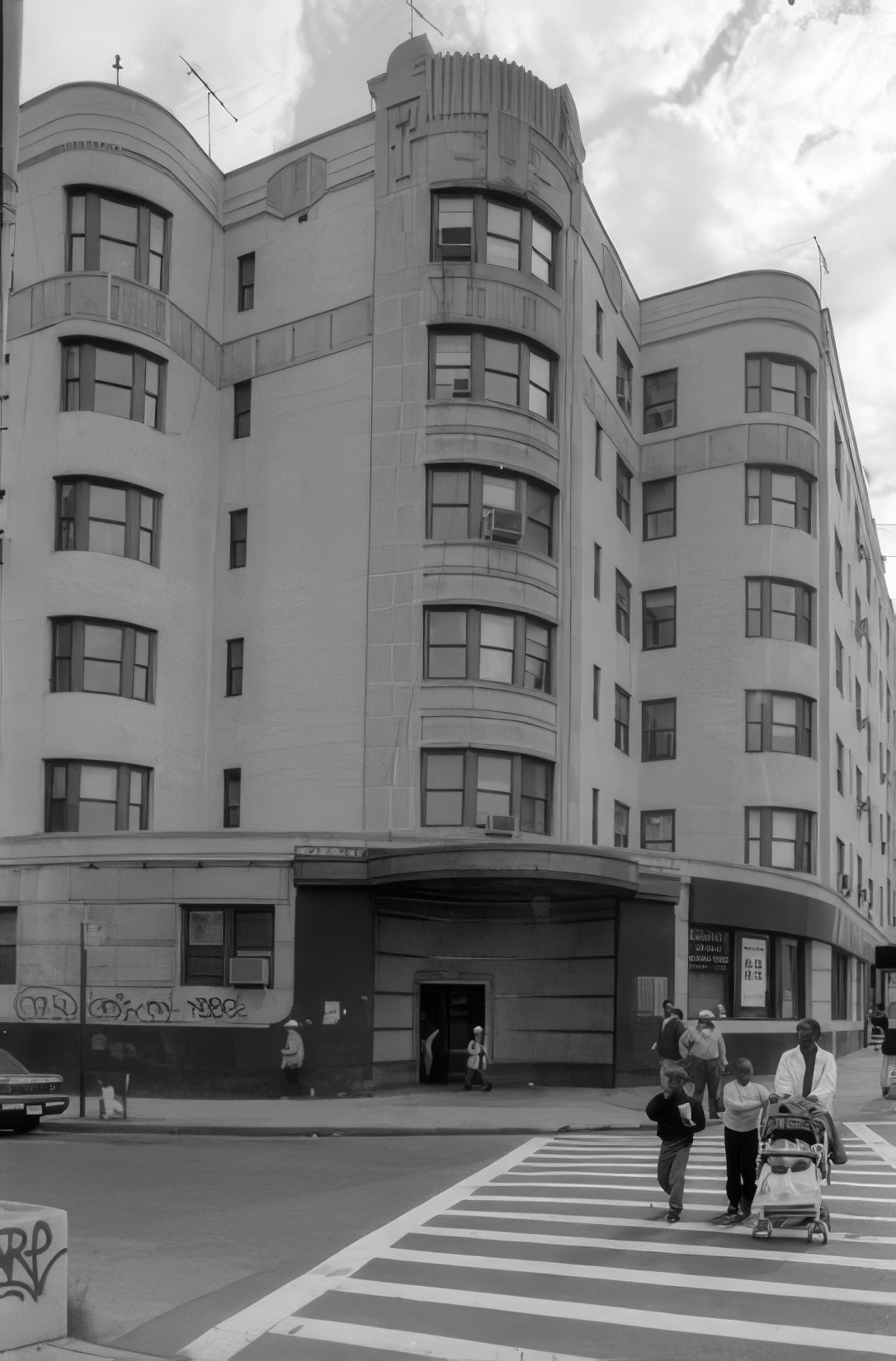 888 Grand Concourse, 1990S