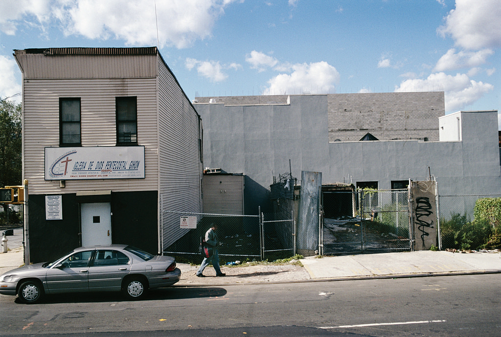 3339 Third Avenue, South Bronx, 2006.