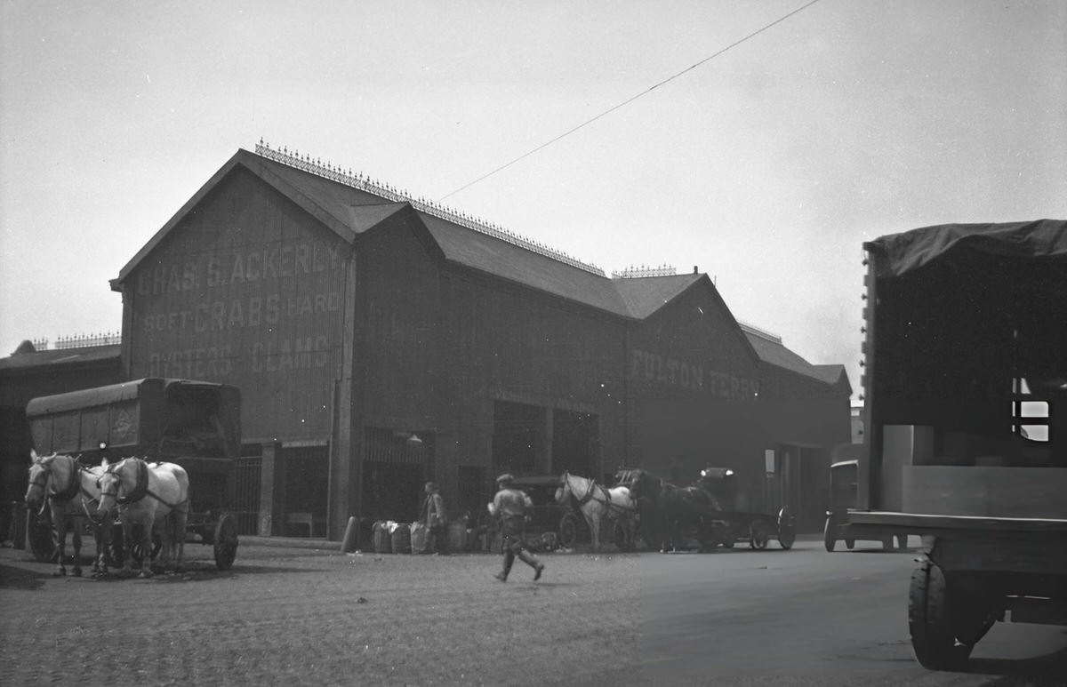 Fulton Ferry Terminal On South Street, Lower Manhattan, 1900S.