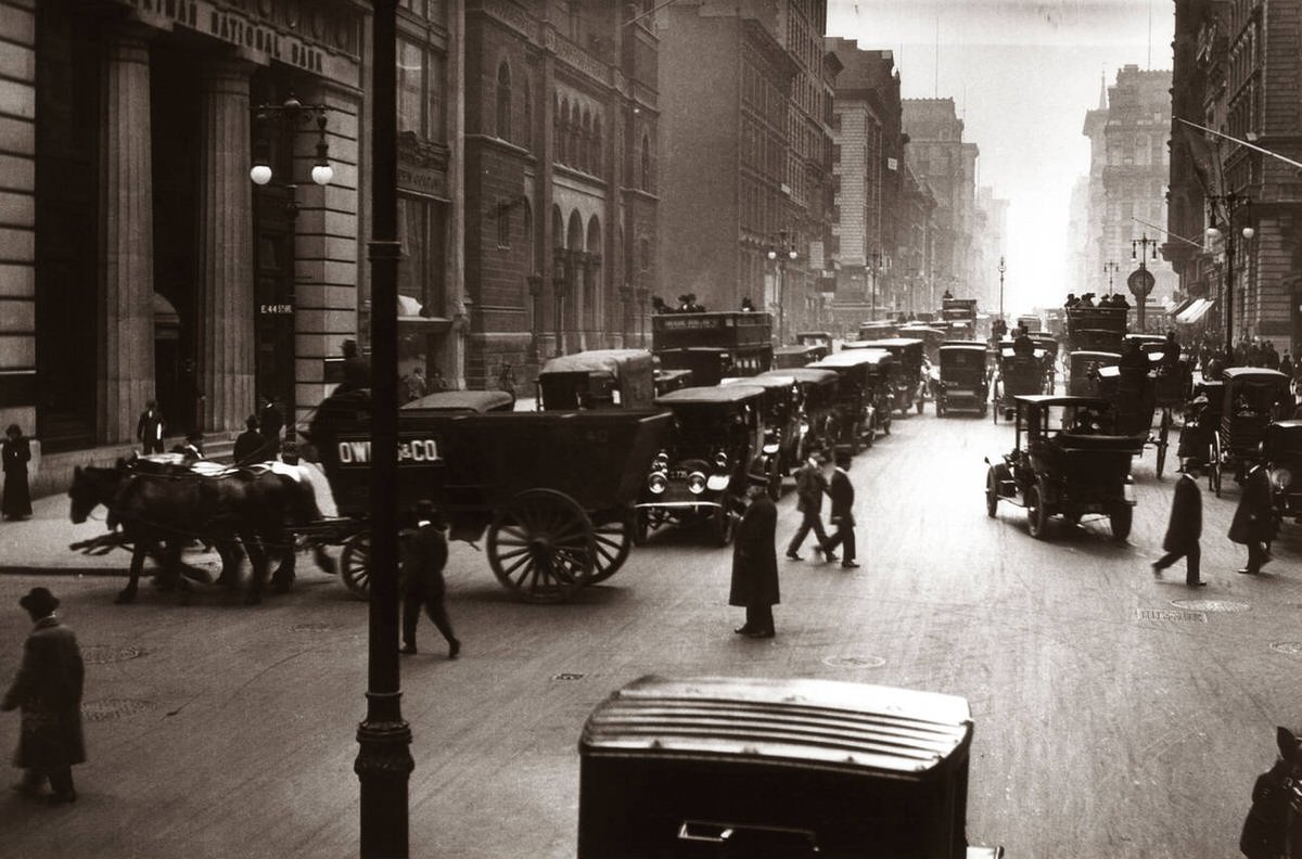 Pedestrians, Horse-Drawn Wagons, And Early Automobiles In Manhattan, 1900.