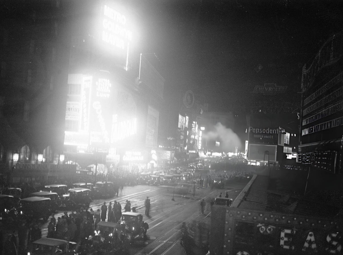 Lights Out On The Great White Way For One Minute In Memory Of Thomas Edison, New York, 1931.