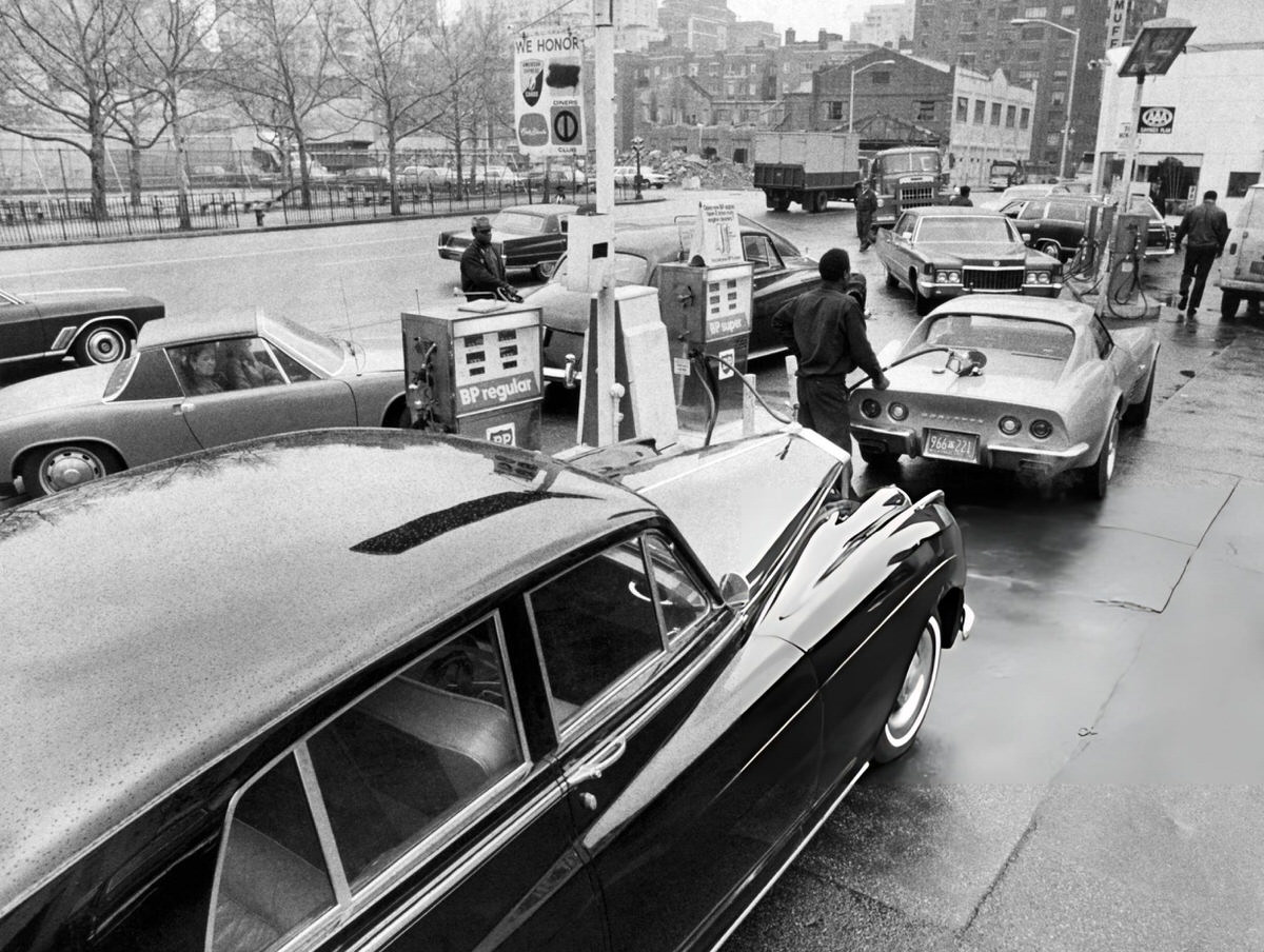 Crowded Bp Service Station During A Gas Strike, New York, 1971.