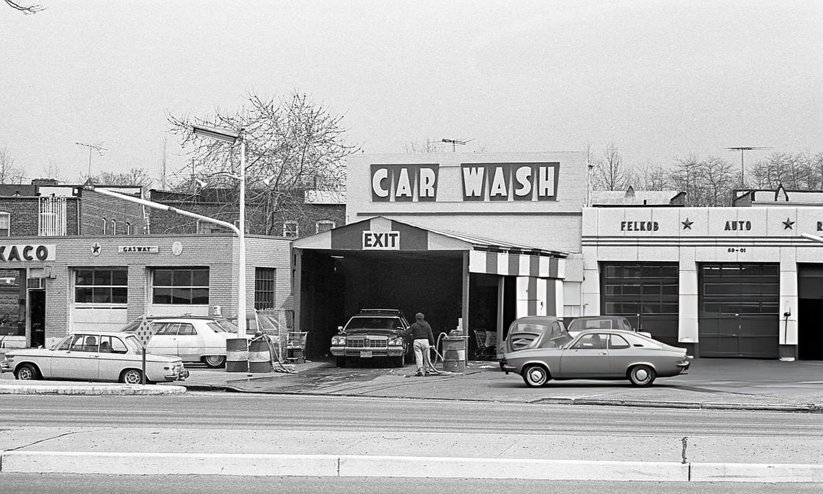 Car Wash And Texaco Gas Station On Woodhaven Boulevard In Forest Hills, Queens, 1975.