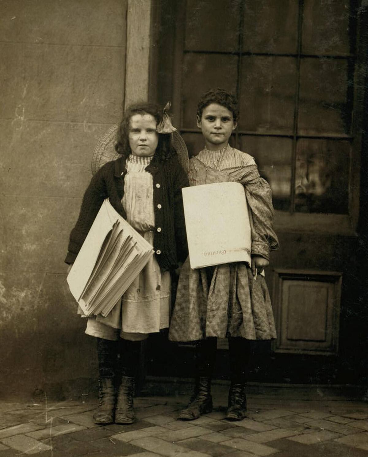 Two Newsgirls Working In New York.