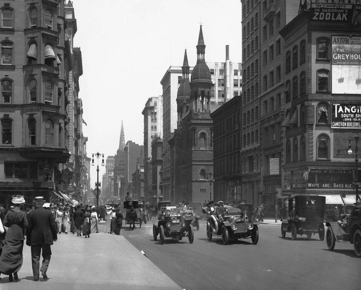 Street Scene With Automobiles And Horse-Drawn Carts In New York City, 1912