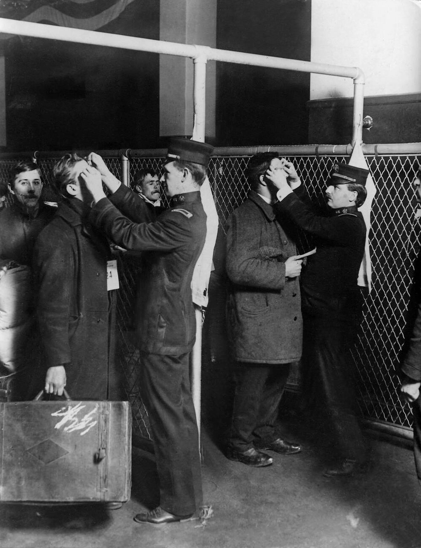 Health Control Of Immigrants On Ellis Island, 1918