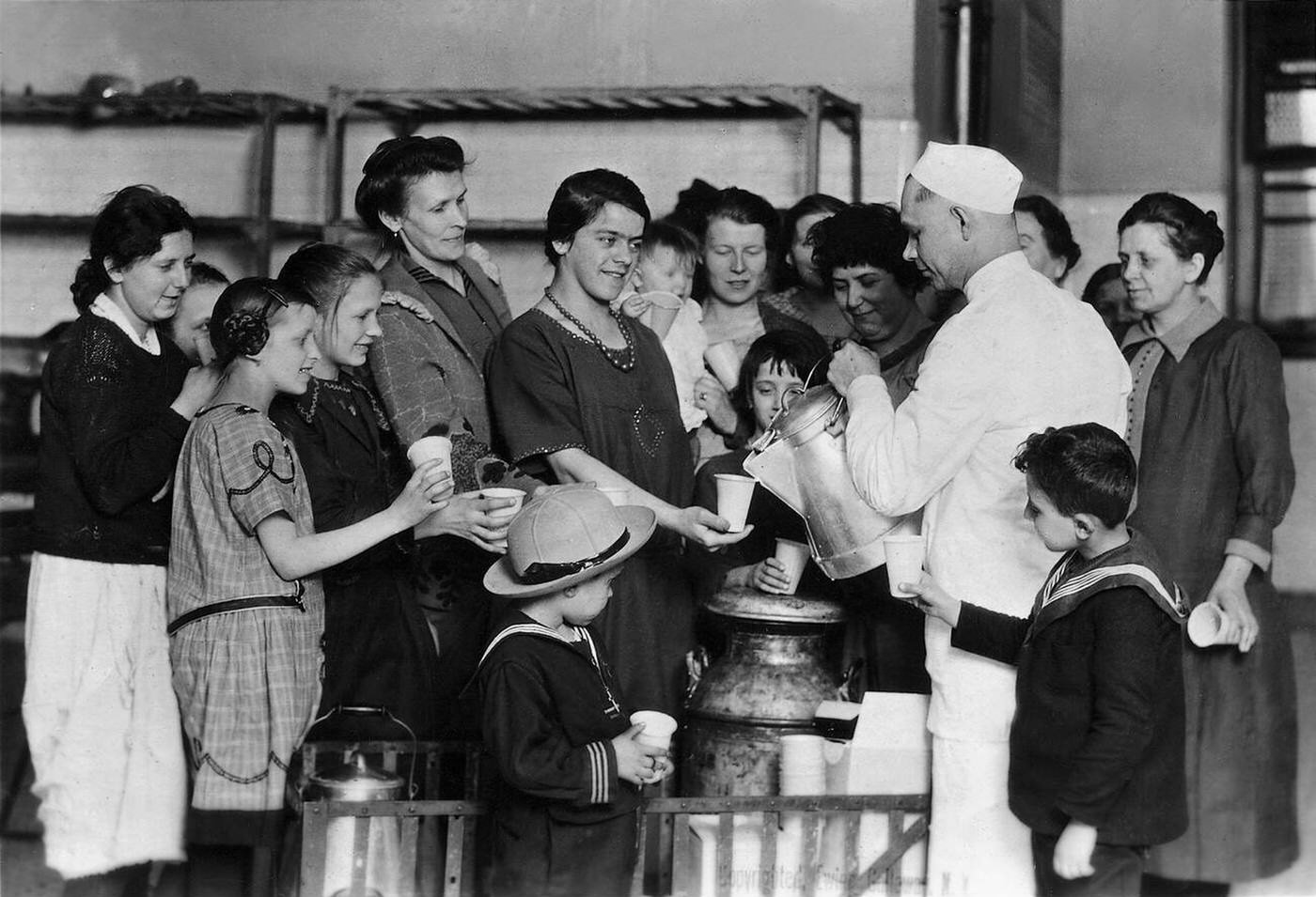 Beverage Supply To Immigrants On Ellis Island, 1928