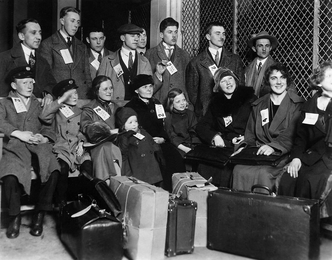 Immigrants On Ellis Island, 1931