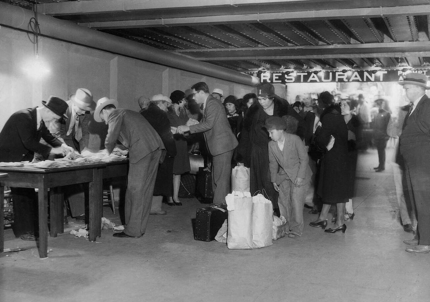 Immigrants On Ellis Island, 1931
