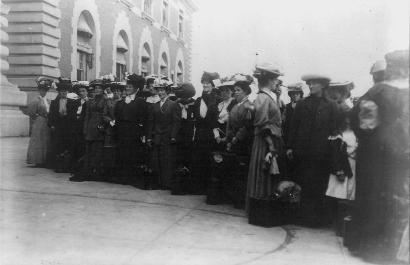 East European Female Immigrants At Ellis Island, 1900