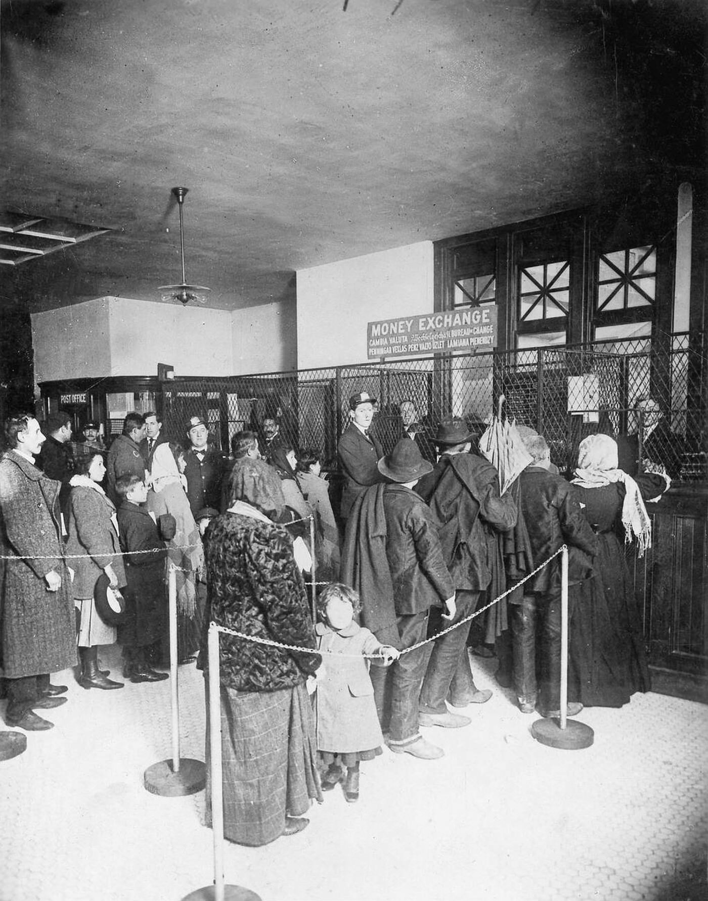 Immigrants On Ellis Island, 1900