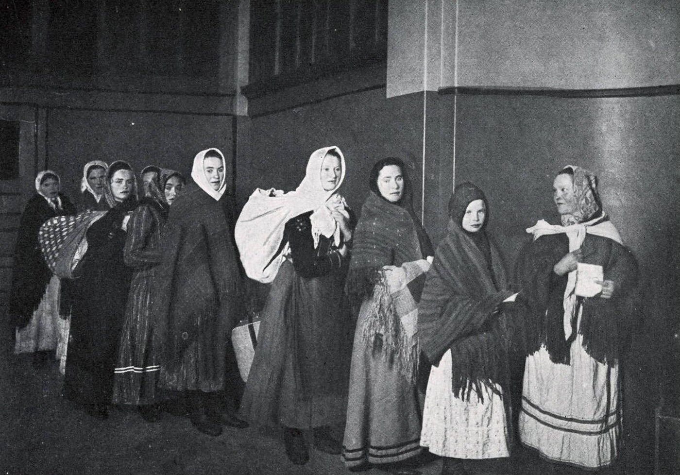Immigrants Arriving At Us Customs At Ellis Island, 1910
