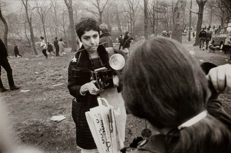 The Women Of New York City From The 60S And 70S Through Garry Winogrand’s Provocative Lens