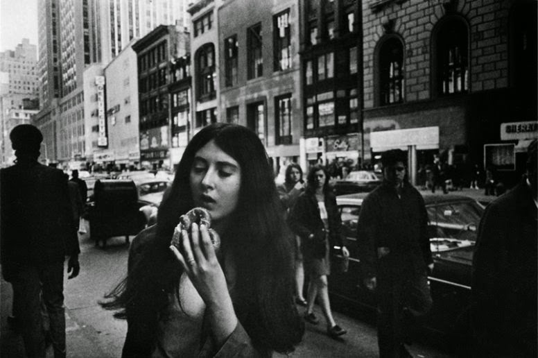 The Women Of New York City From The 60S And 70S Through Garry Winogrand’s Provocative Lens