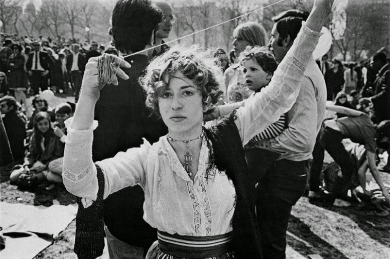 The Women Of New York City From The 60S And 70S Through Garry Winogrand’s Provocative Lens