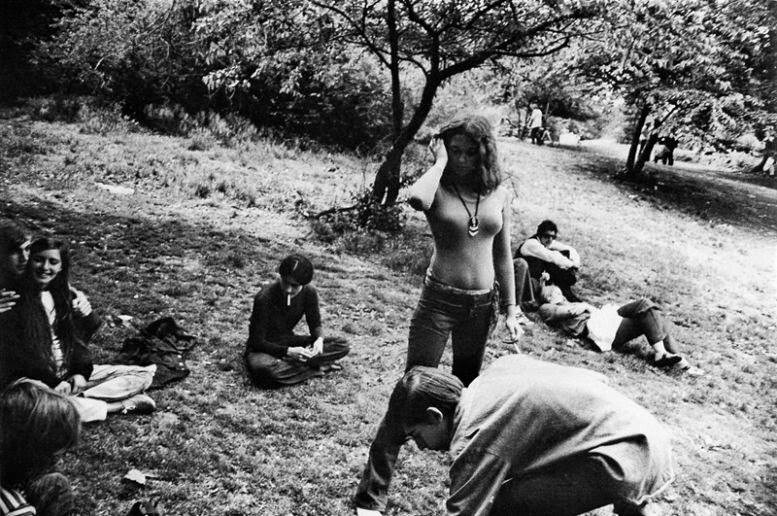 The Women Of New York City From The 60S And 70S Through Garry Winogrand’s Provocative Lens